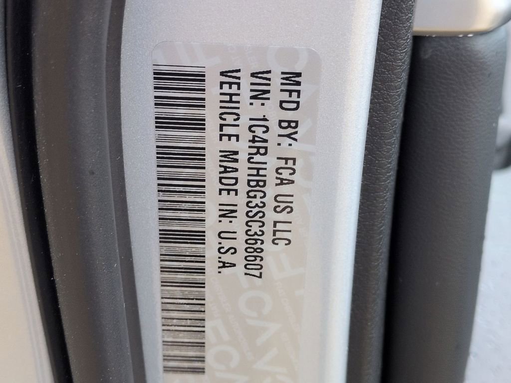 New 2025 Jeep Grand Cherokee Limited w/ Luxury Tech Group II image 37