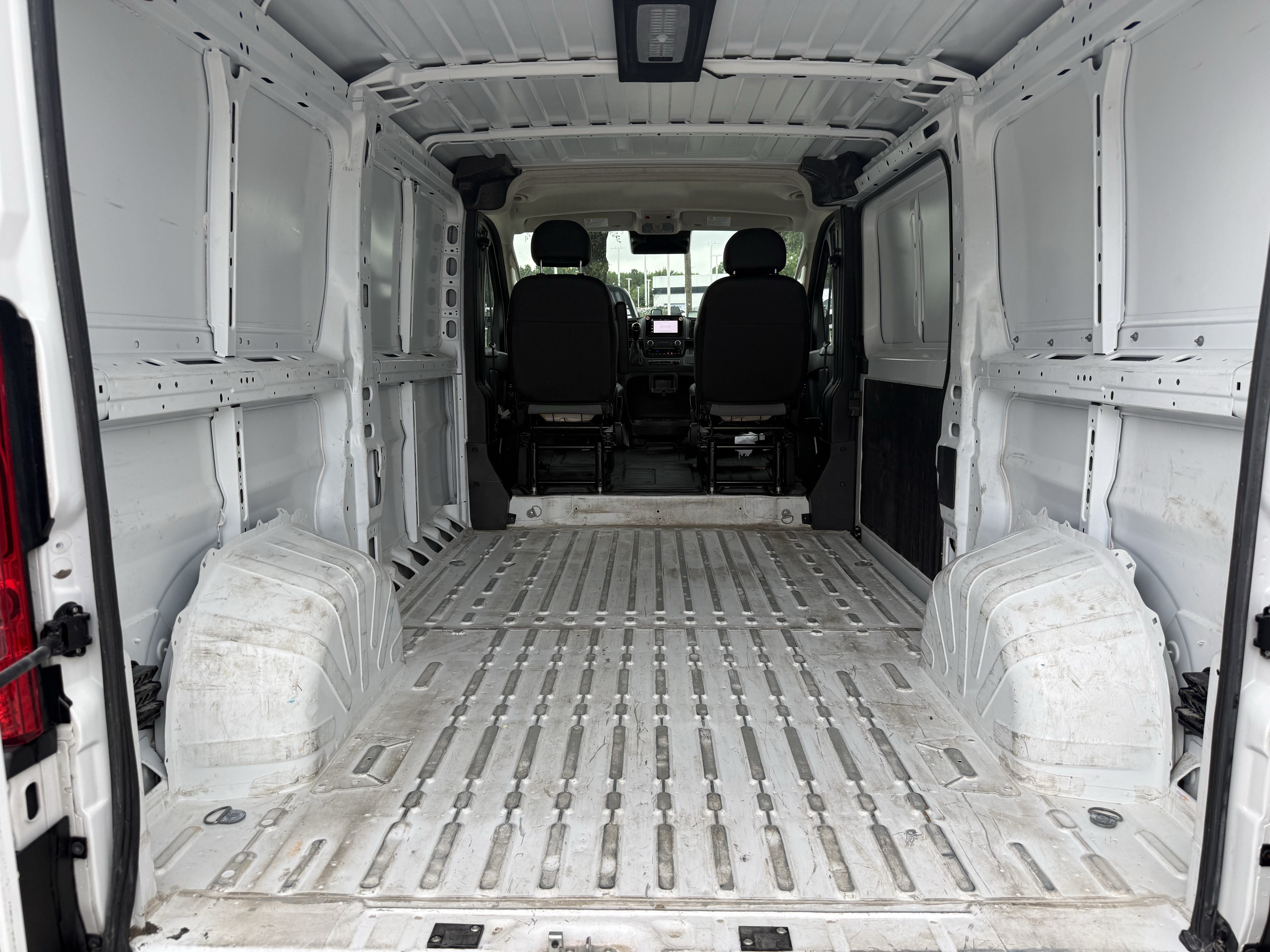 Used 2025 RAM ProMaster 2500 w/ Convenience Group FWD image 29