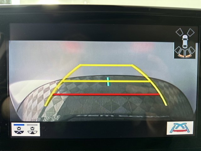 Used 2021 Toyota Sienna Limited image 21