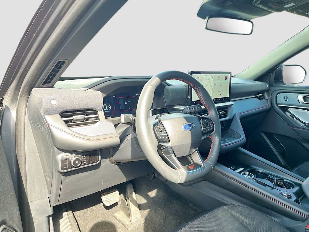 Used 2025 Ford Explorer ST image 9