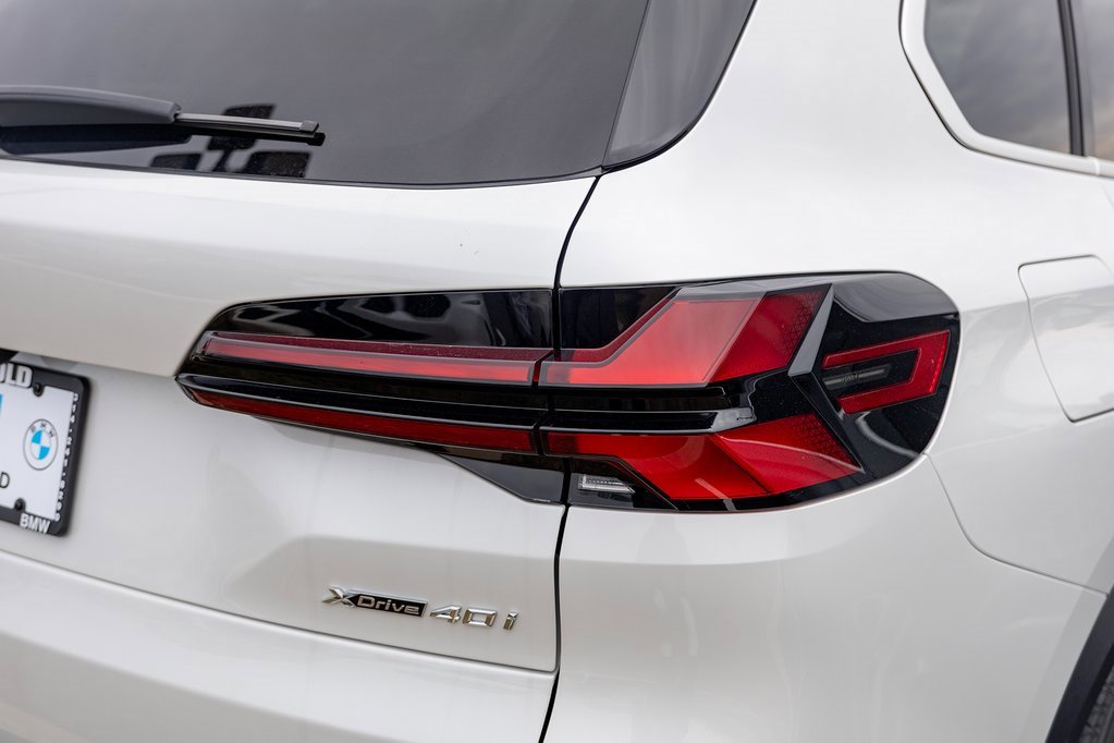 New 2026 BMW X5 xDrive40i w/ Premium Package image 3