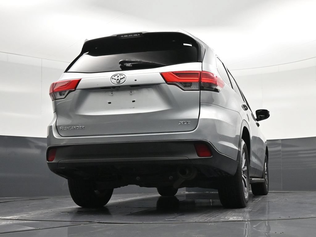 Used 2019 Toyota Highlander XLE FWD image 26