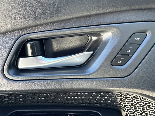 Used 2023 Nissan Ariya AWD image 23