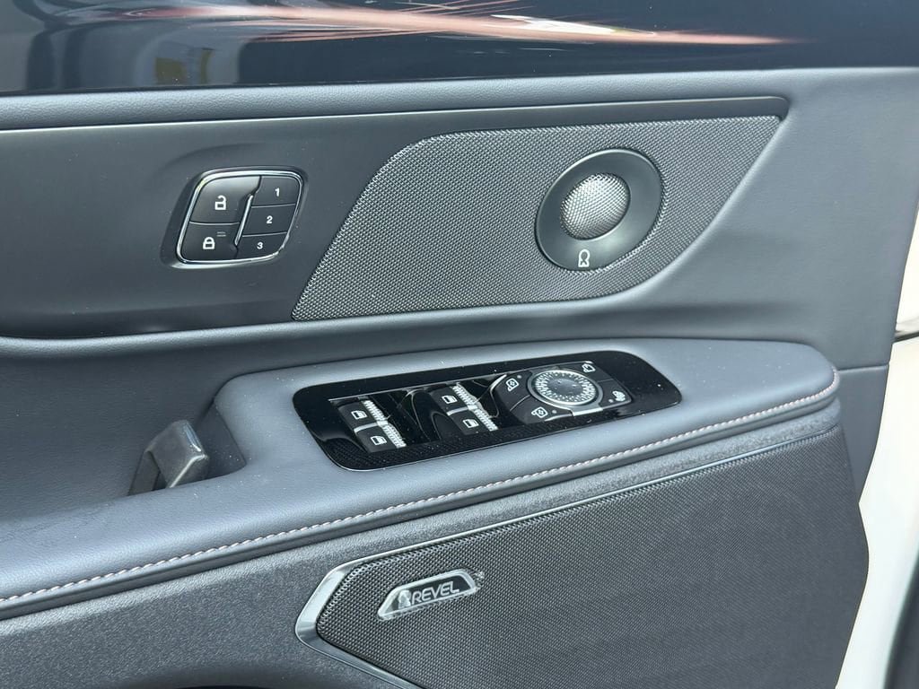 New 2026 Lincoln Nautilus Reserve w/ Jet Appearance Package AWD/4WD image 16