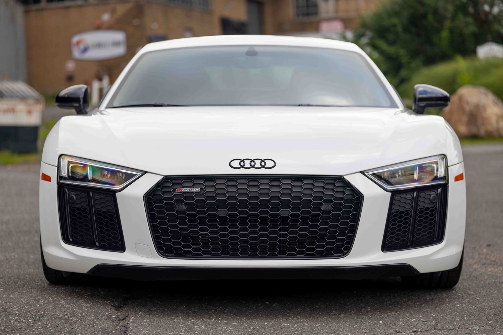 Used 2018 Audi R8 V10 RWD image 2
