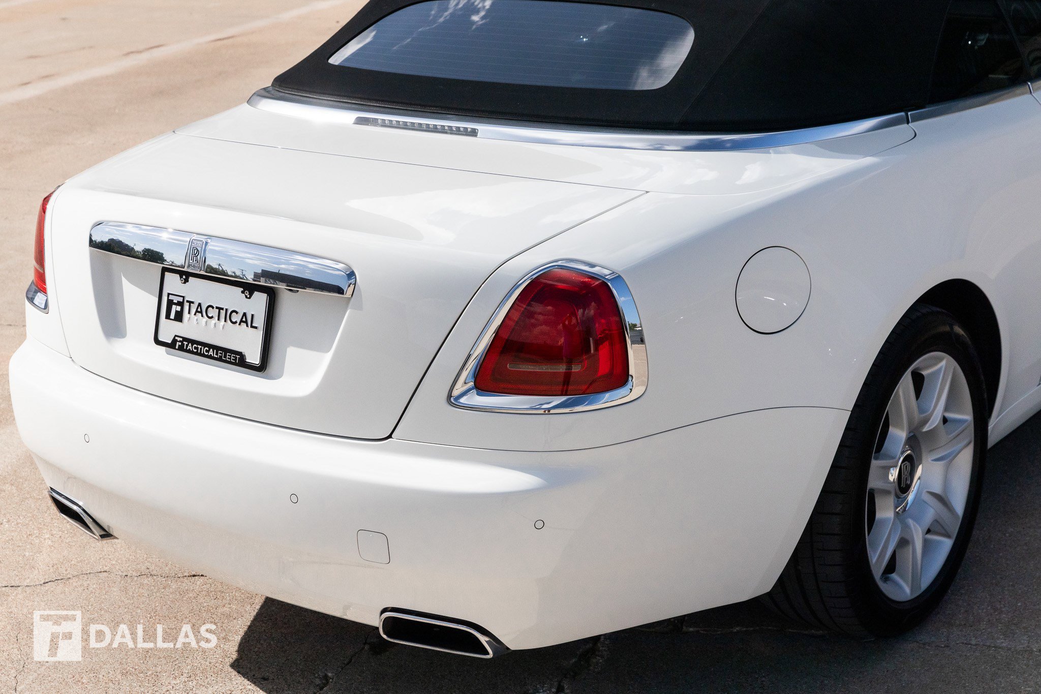 Used 2017 Rolls-Royce Dawn image 19