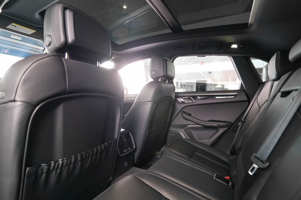 New 2026 Porsche Macan AWD/4WD image 16