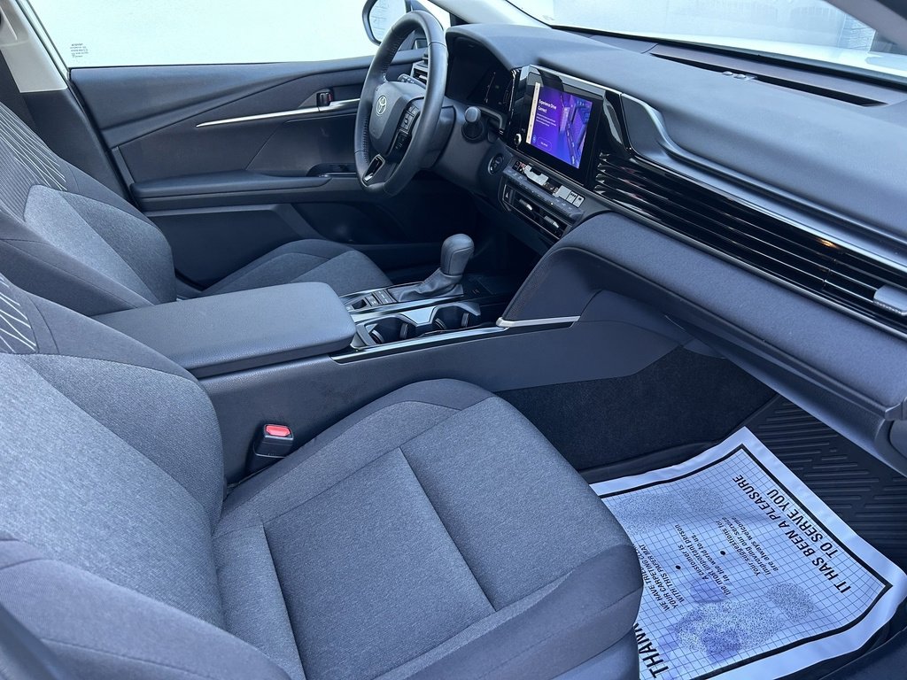 Used 2025 Toyota Camry LE w/ Convenience Package image 14