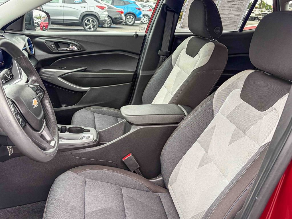 Used 2024 Chevrolet Trax LS image 37