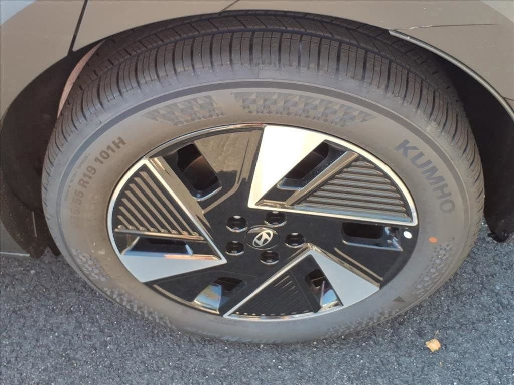 New 2025 Hyundai Ioniq 5 SE image 13