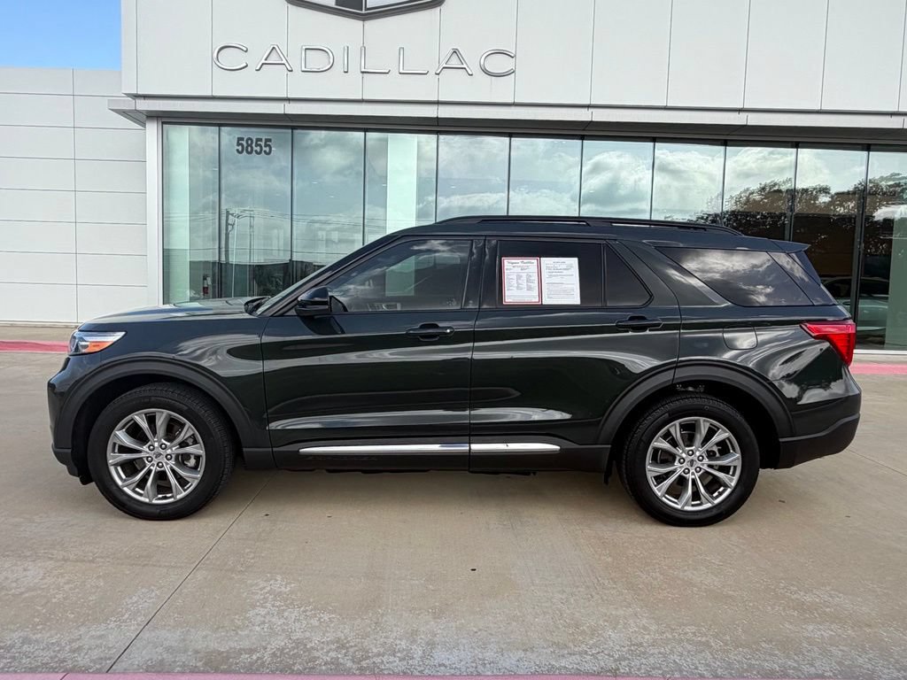 Used 2024 Ford Explorer XLT w/ Equipment Group 202A AWD/4WD image 2