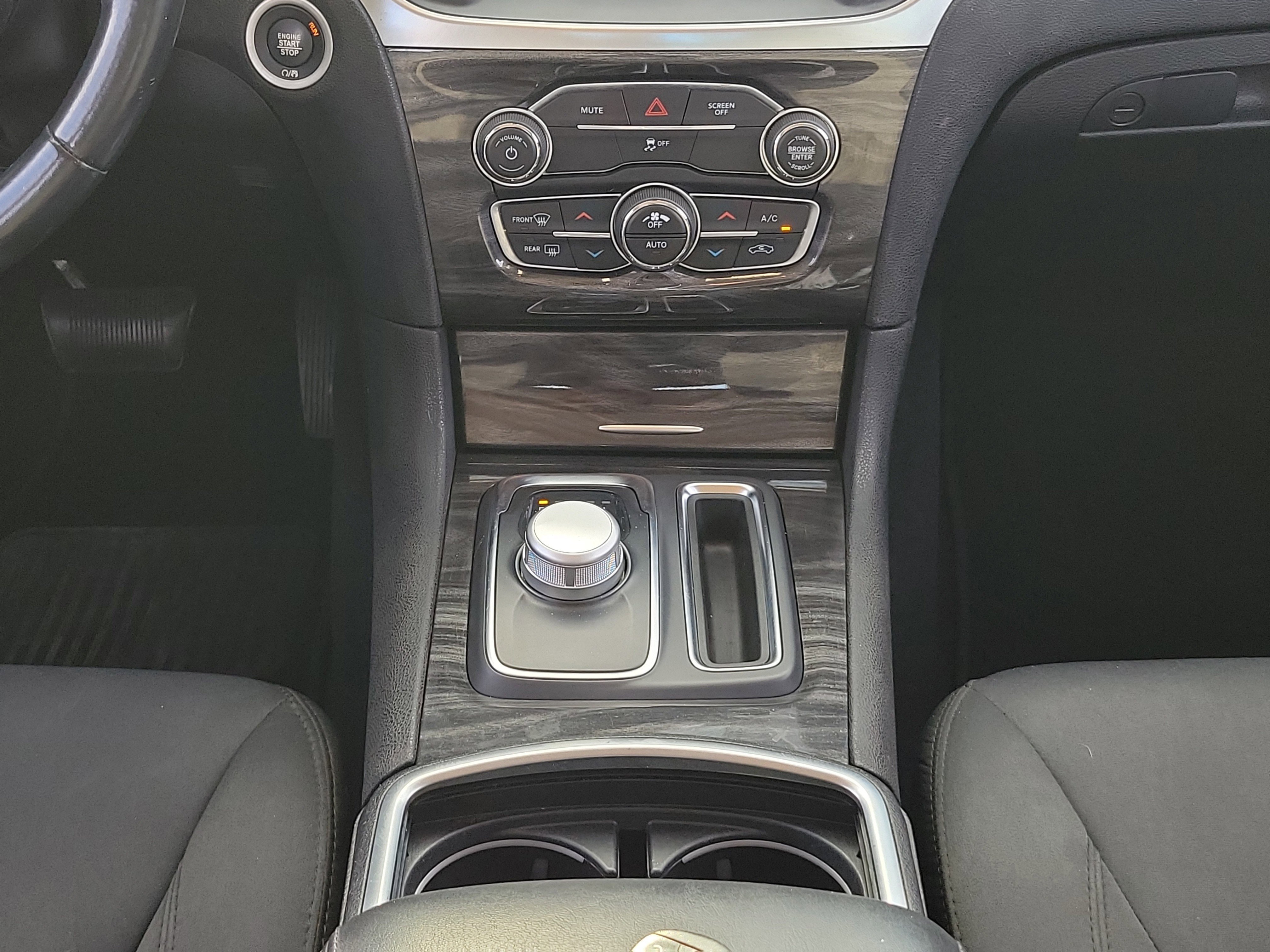 Used 2019 Chrysler 300 Touring w/ Chrome Appearance Package image 18