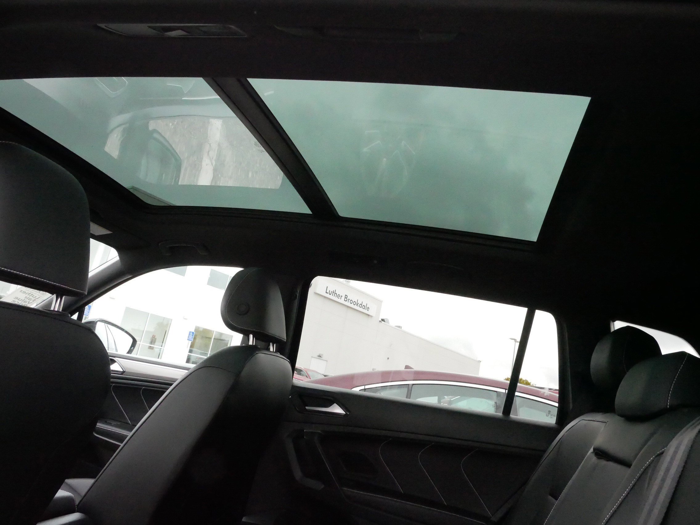 Certified 2024 Volkswagen Tiguan SE R-Line image 32