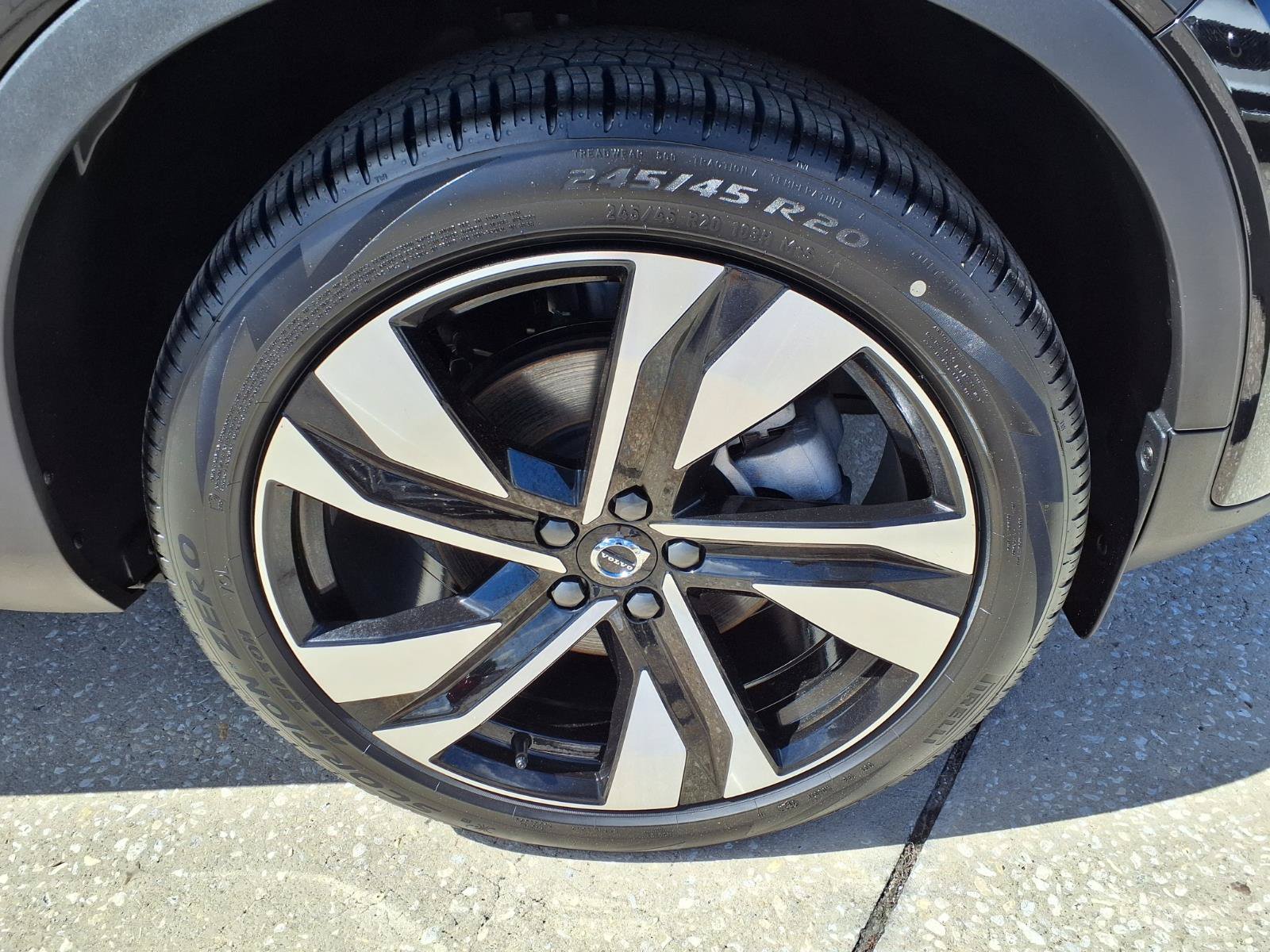 Certified 2025 Volvo XC40 B5 Ultra AWD/4WD image 9