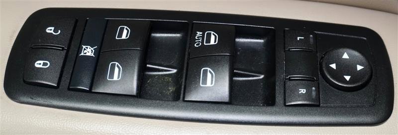 Used 2015 Jeep Grand Cherokee Limited w/ Luxury Group II image 36