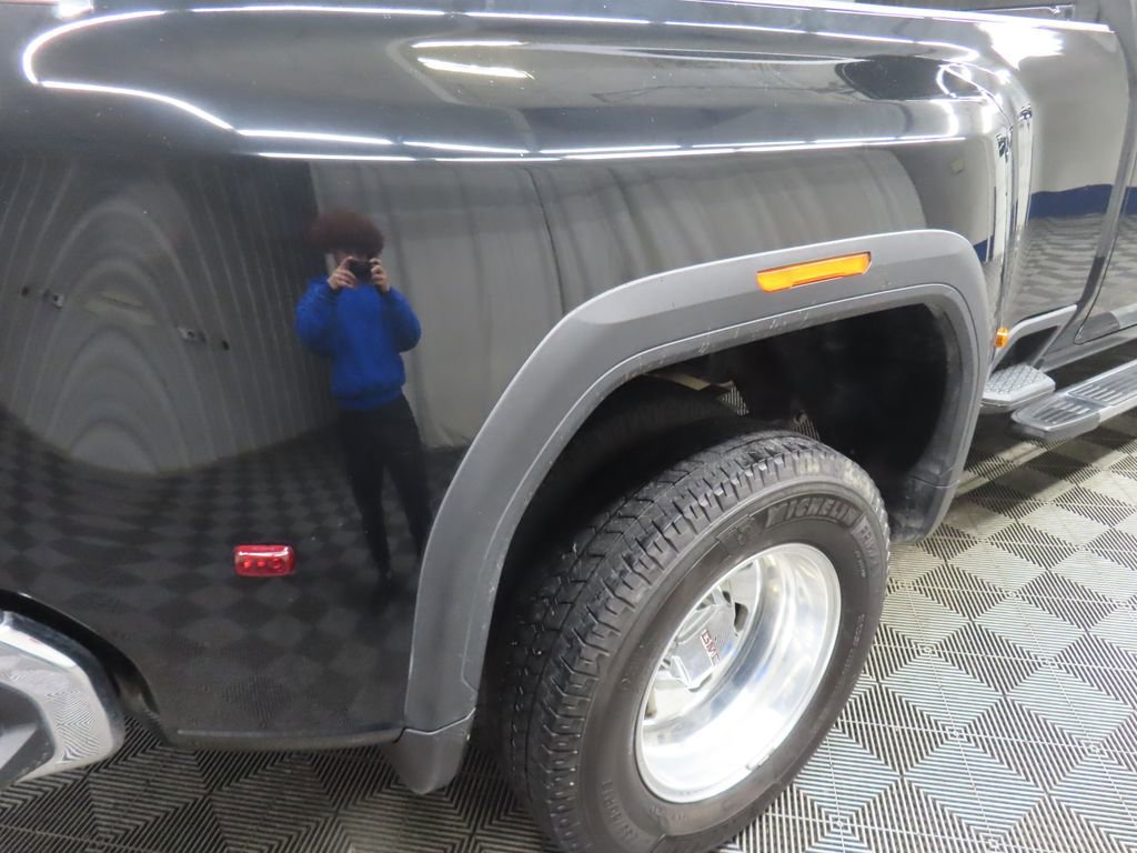 Used 2024 GMC Sierra 3500 SLT w/ SLT Premium Package image 33