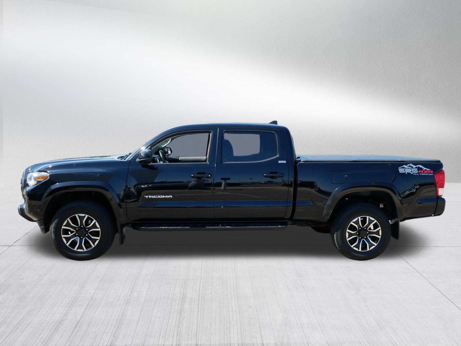 Used 2016 Toyota Tacoma SR5 AWD/4WD image 4