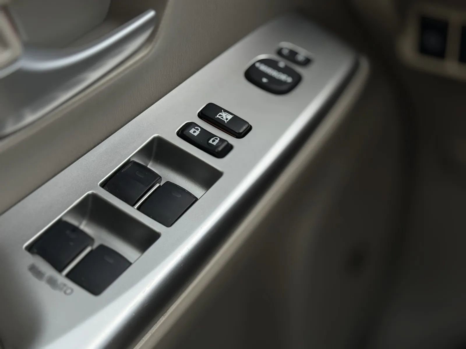 Used 2014 Toyota Prius V Five image 22