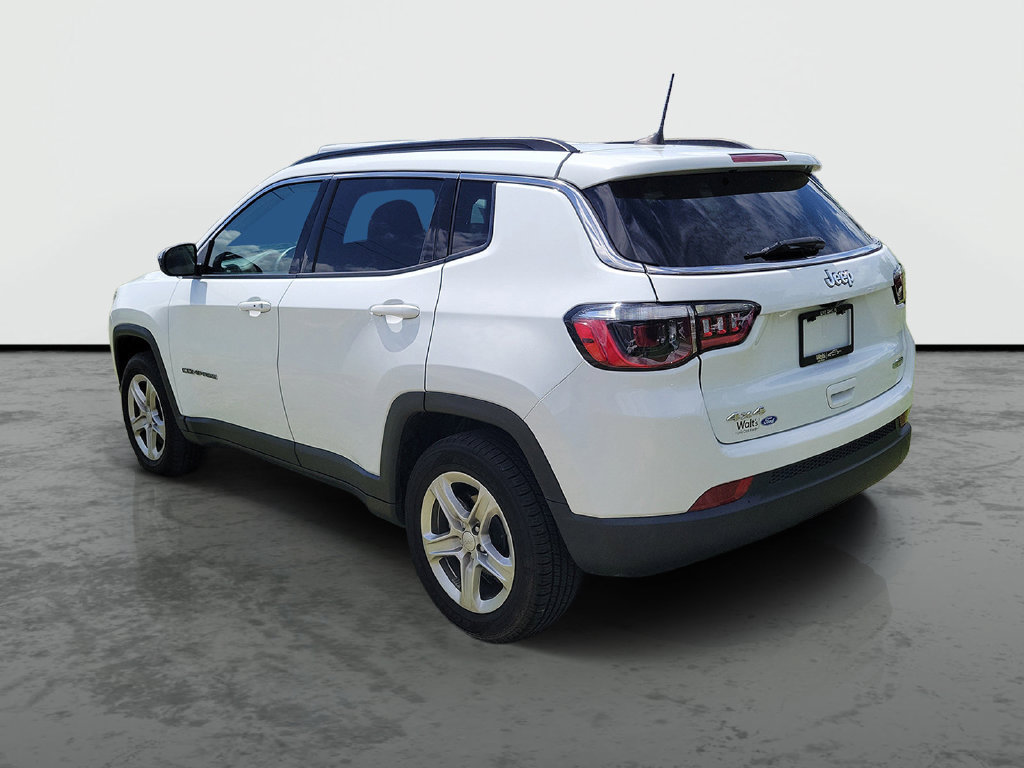 Used 2024 Jeep Compass Latitude AWD/4WD image 3