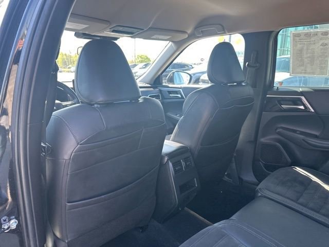 Used 2023 Mitsubishi Outlander SE image 25