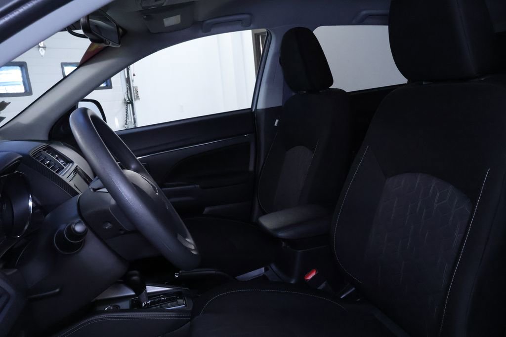 Used 2025 Mitsubishi Outlander Sport ES image 13