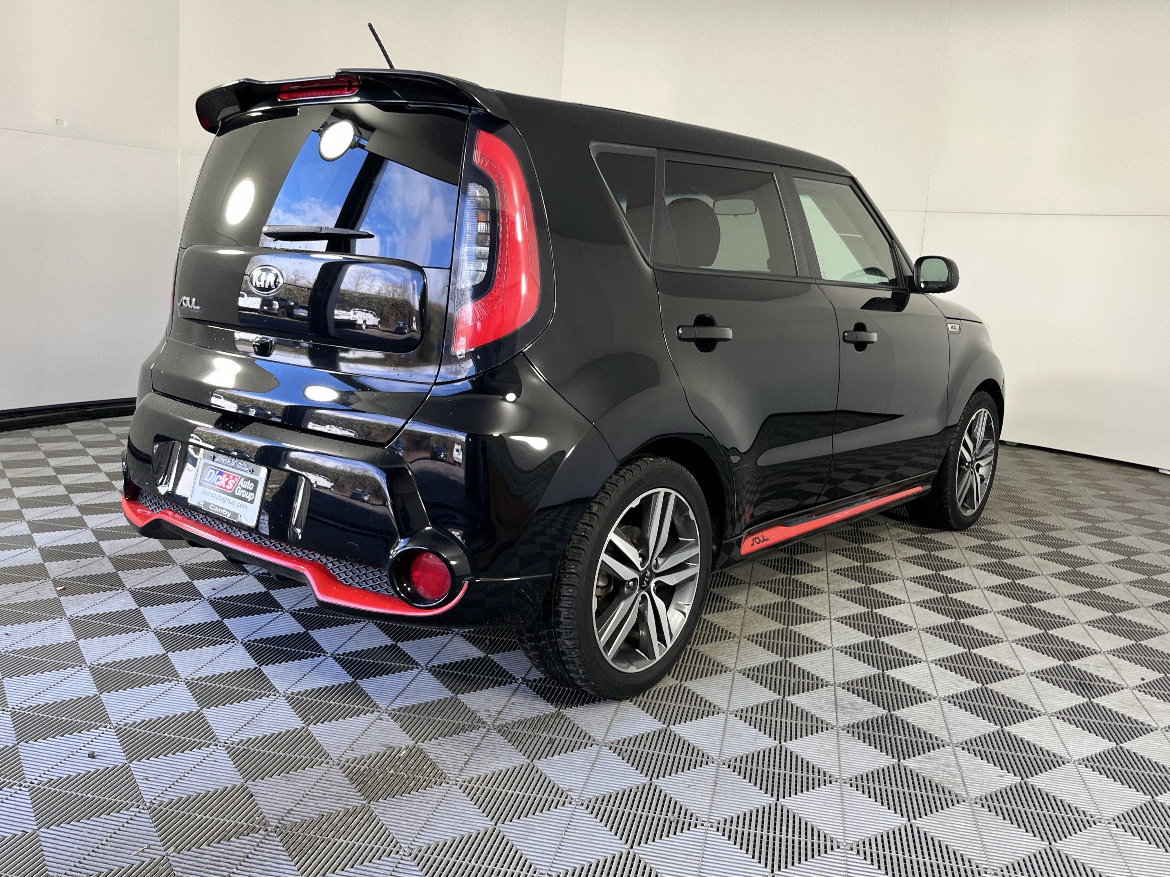 Used 2015 Kia Soul + image 6