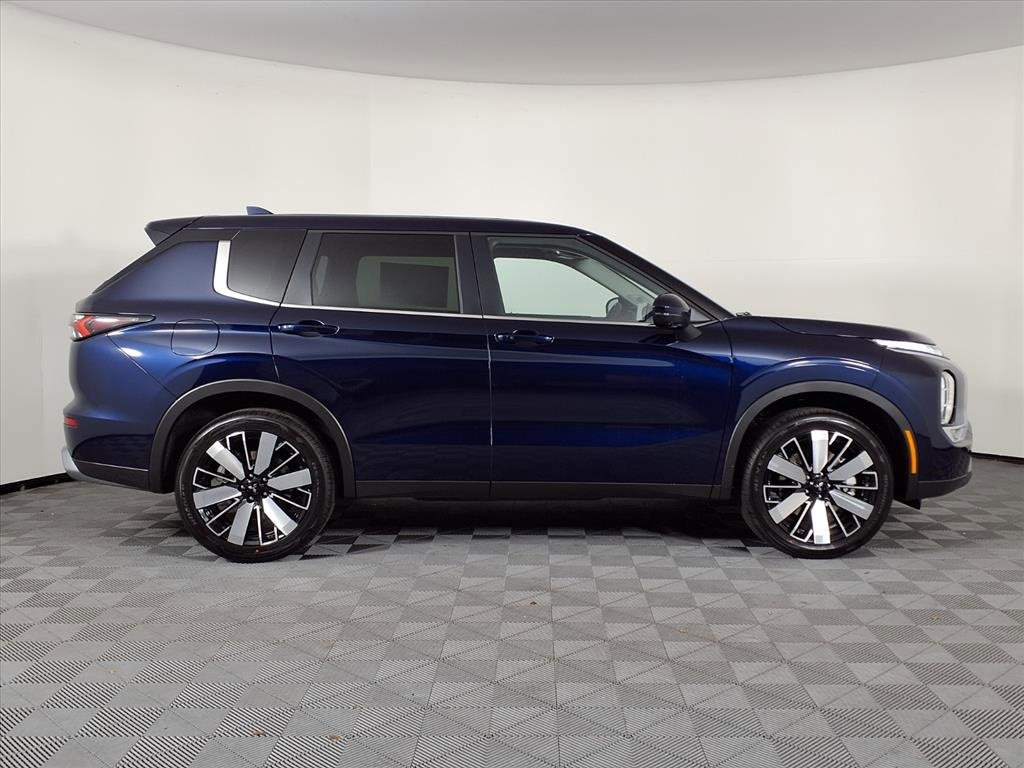 New 2025 Mitsubishi Outlander SE image 26