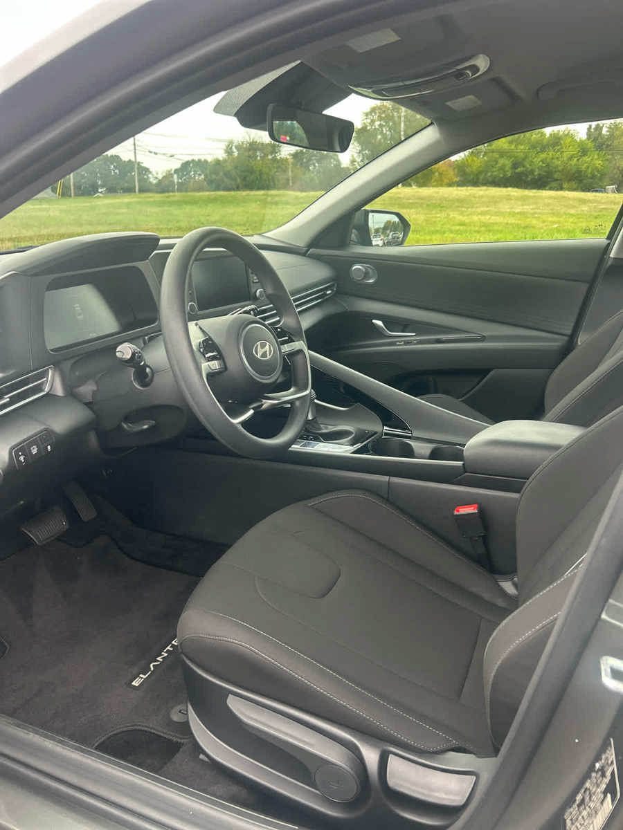 Used 2026 Hyundai Elantra Hybrid w/ Cargo Package FWD image 12