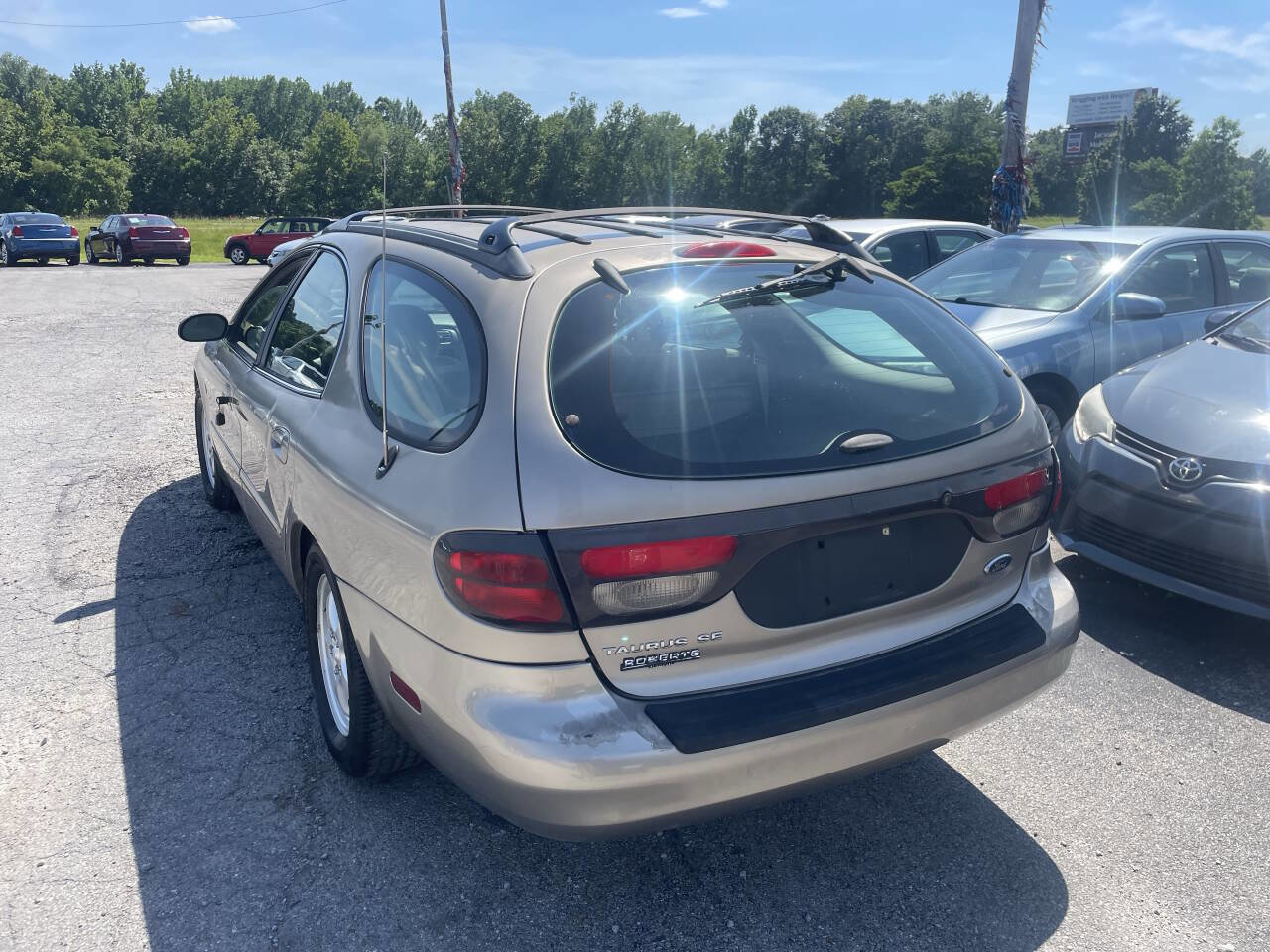Used 2004 Ford Taurus SE FWD image 4