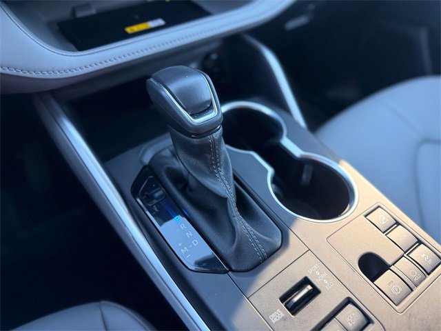 Used 2024 Toyota Highlander XLE image 12