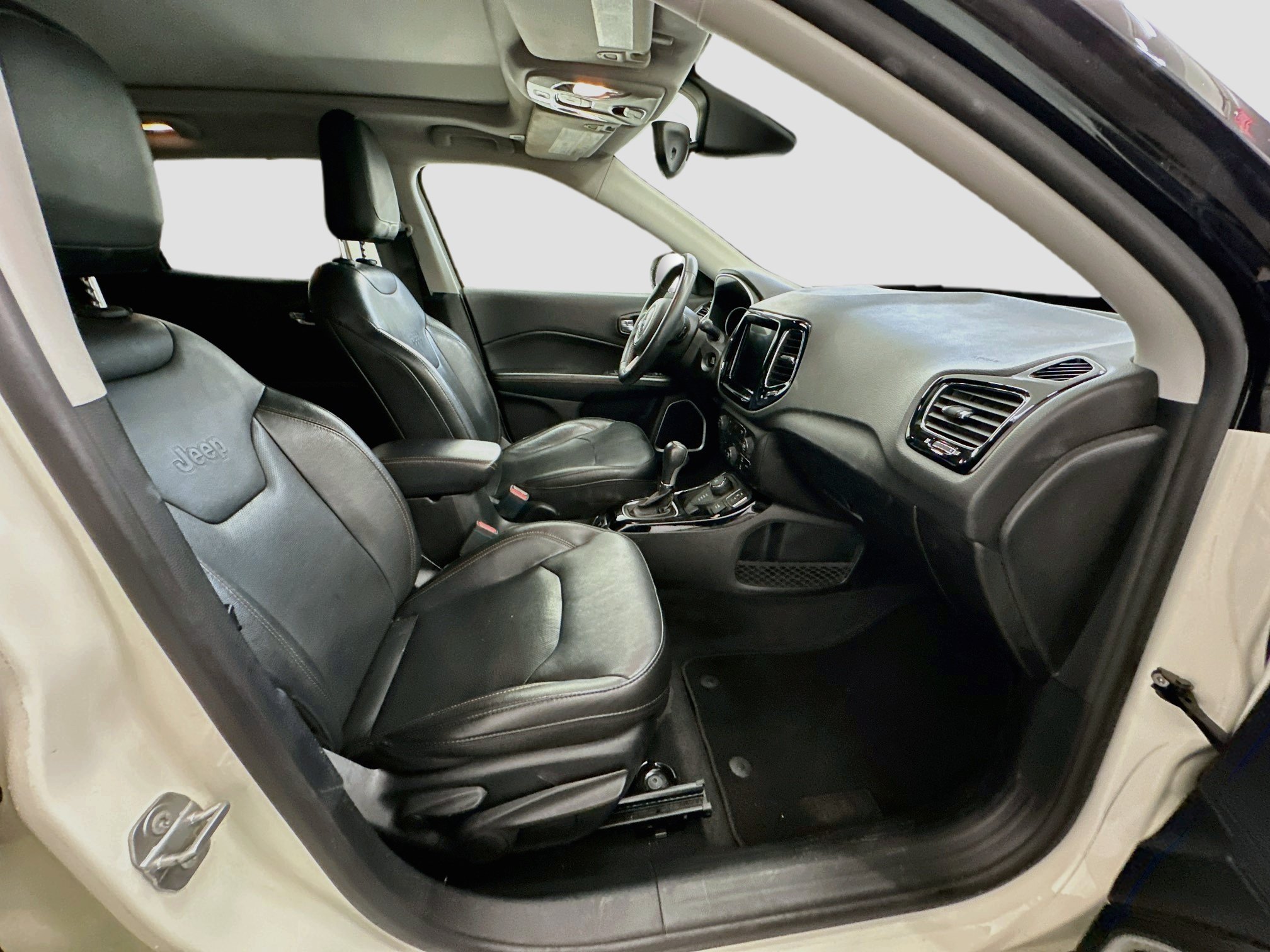 Used 2018 Jeep Compass Limited AWD/4WD image 33