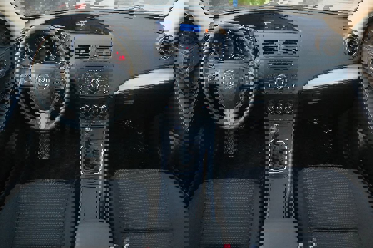 Used 2013 MAZDA MAZDA3 i Touring image 19