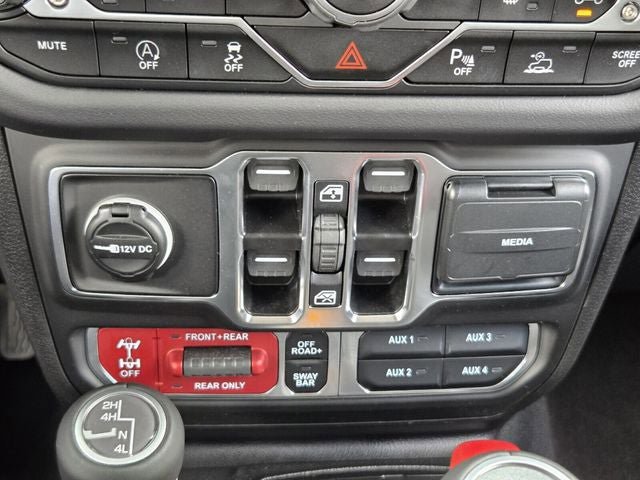 Used 2025 Jeep Wrangler Unlimited Rubicon w/ Safety Group AWD/4WD image 25