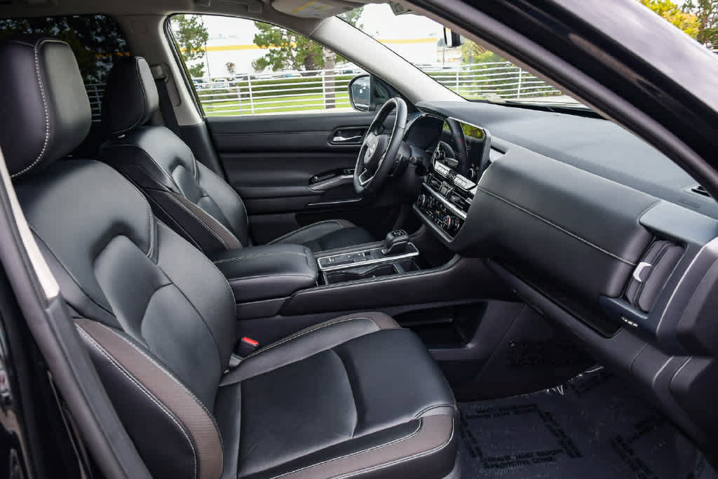 Used 2023 Nissan Pathfinder SL w/ Cargo Package FWD image 17