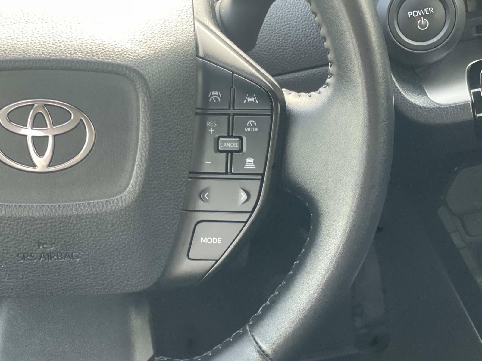 Used 2025 Toyota Prius LE FWD image 11