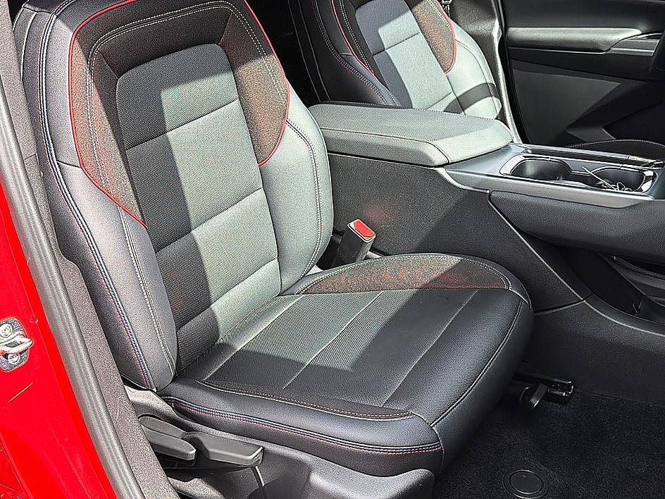 Used 2025 Chevrolet Equinox EV RS FWD image 21