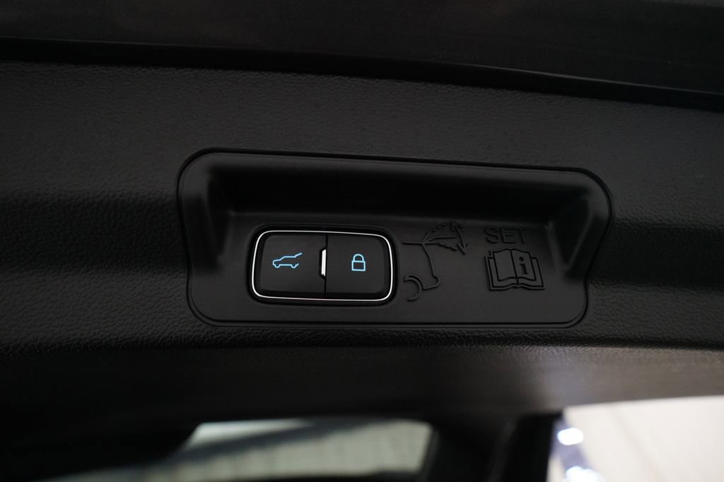 Used 2023 Ford Explorer XLT w/ Equipment Group 202A AWD/4WD image 15