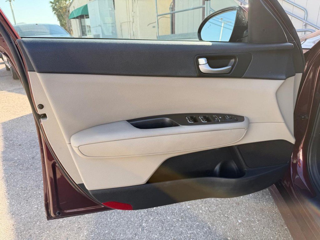 Used 2018 Kia Optima LX FWD image 16