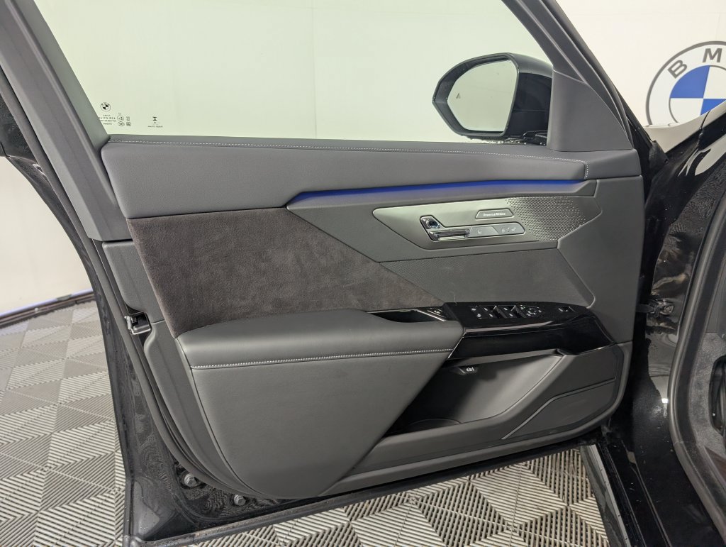 New 2027 BMW i7 xDrive60 w/ M Sport Professional Package AWD/4WD image 18
