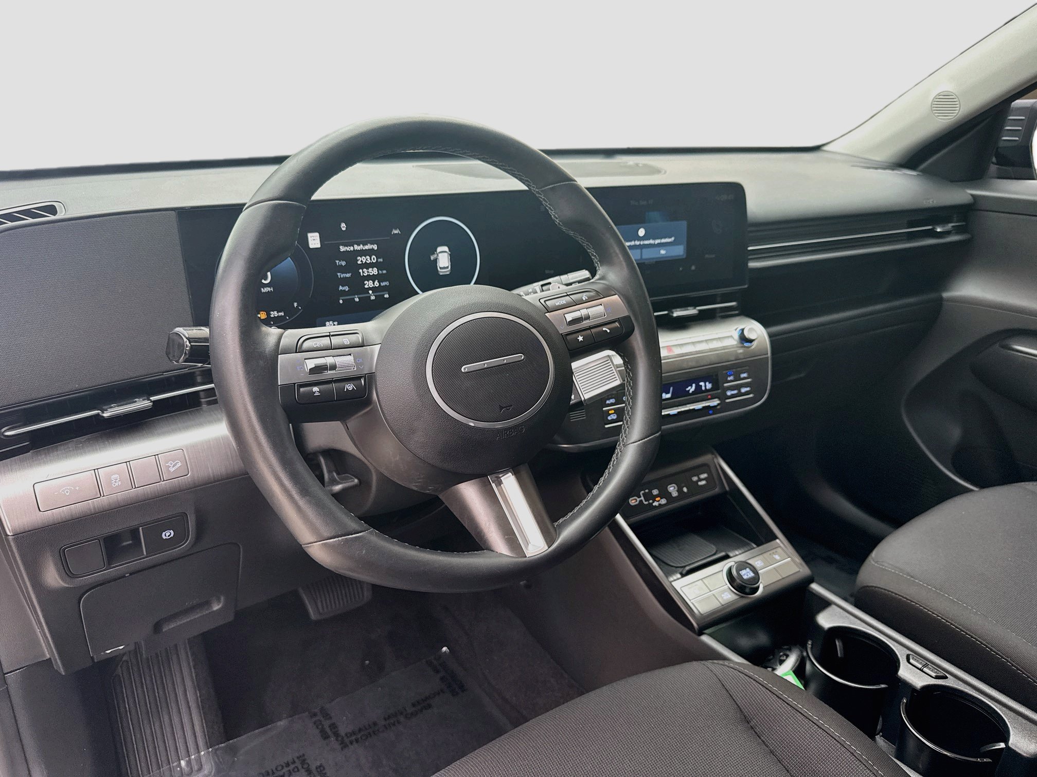 Used 2025 Hyundai Kona SEL FWD image 7