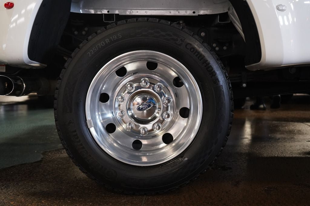 Used 2025 Ford F450 Platinum w/ FX4 Off-Road Package AWD/4WD image 28