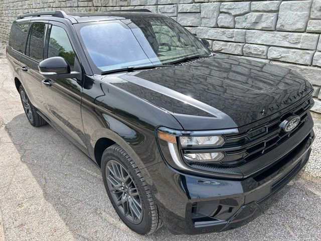 Used 2025 Ford Expedition Max Platinum w/ Stealth Performance Package AWD/4WD image 7