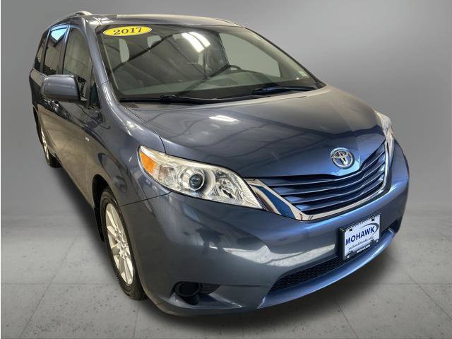 Used 2017 Toyota Sienna LE AWD/4WD image 8
