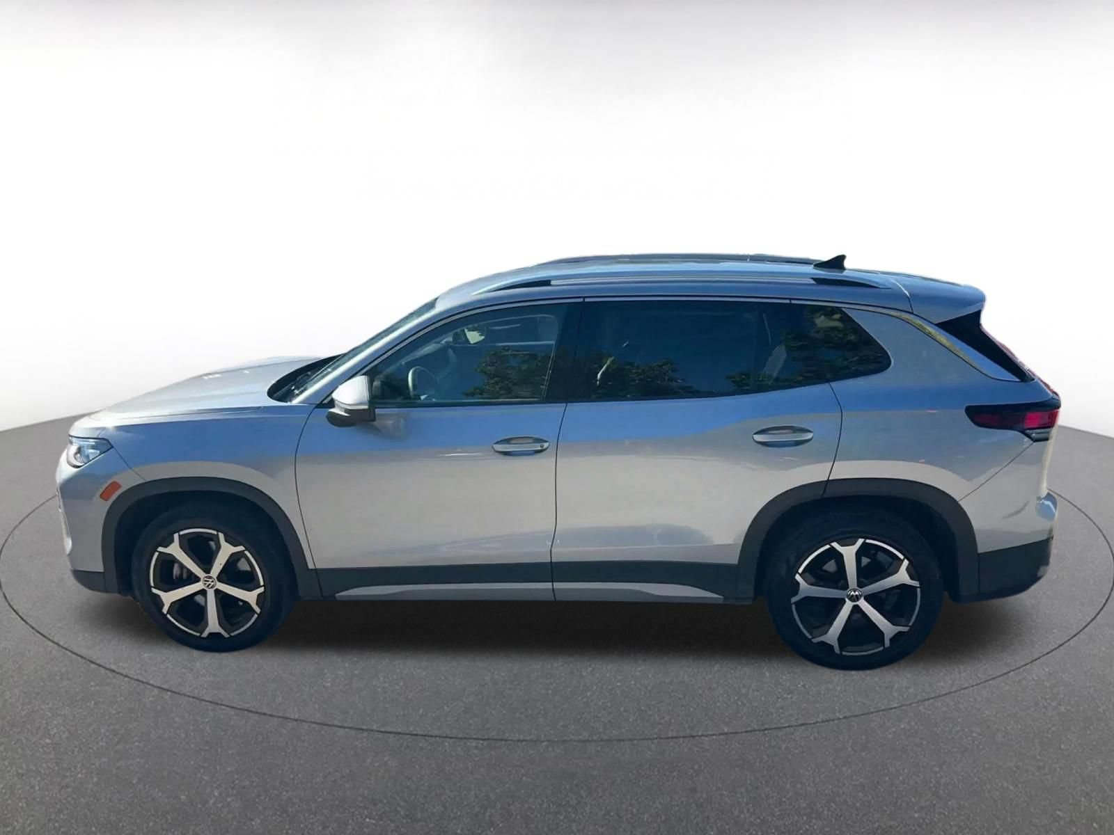 Used 2026 Volkswagen Tiguan SE AWD/4WD image 8