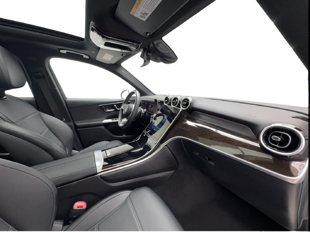 Used 2025 Mercedes-Benz GLC 300 image 33