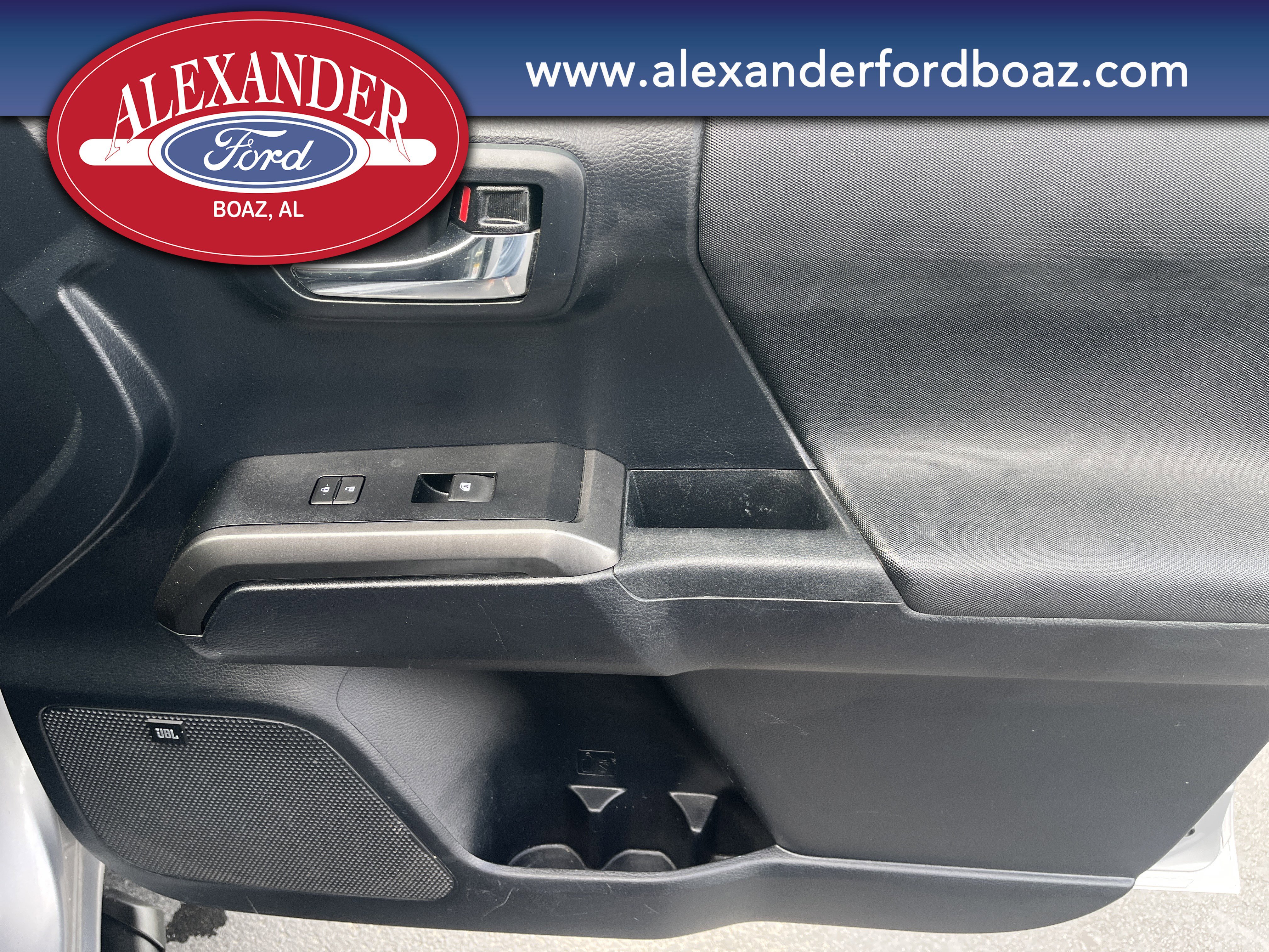 Used 2019 Toyota Tacoma TRD Sport image 17