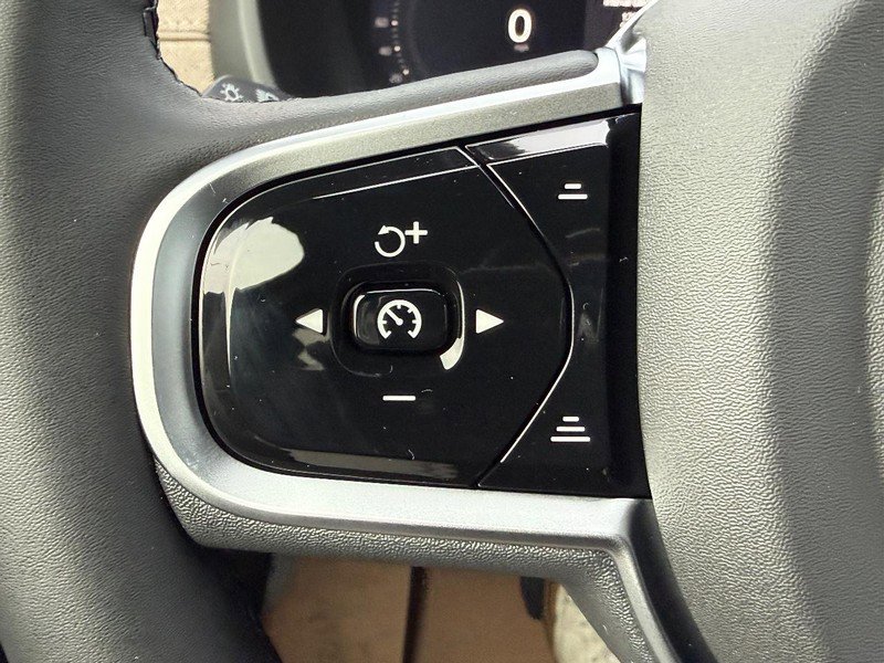 New 2026 Volvo XC90 B6 Core w/ Protection Package image 13