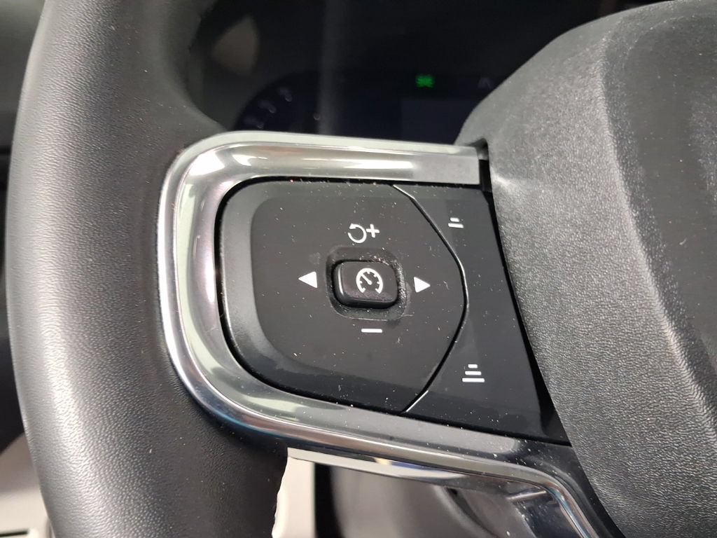Certified 2023 Volvo XC40 B5 Ultimate w/ Climate Package AWD/4WD image 31