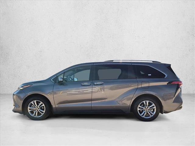 Used 2024 Toyota Sienna Platinum AWD/4WD image 9