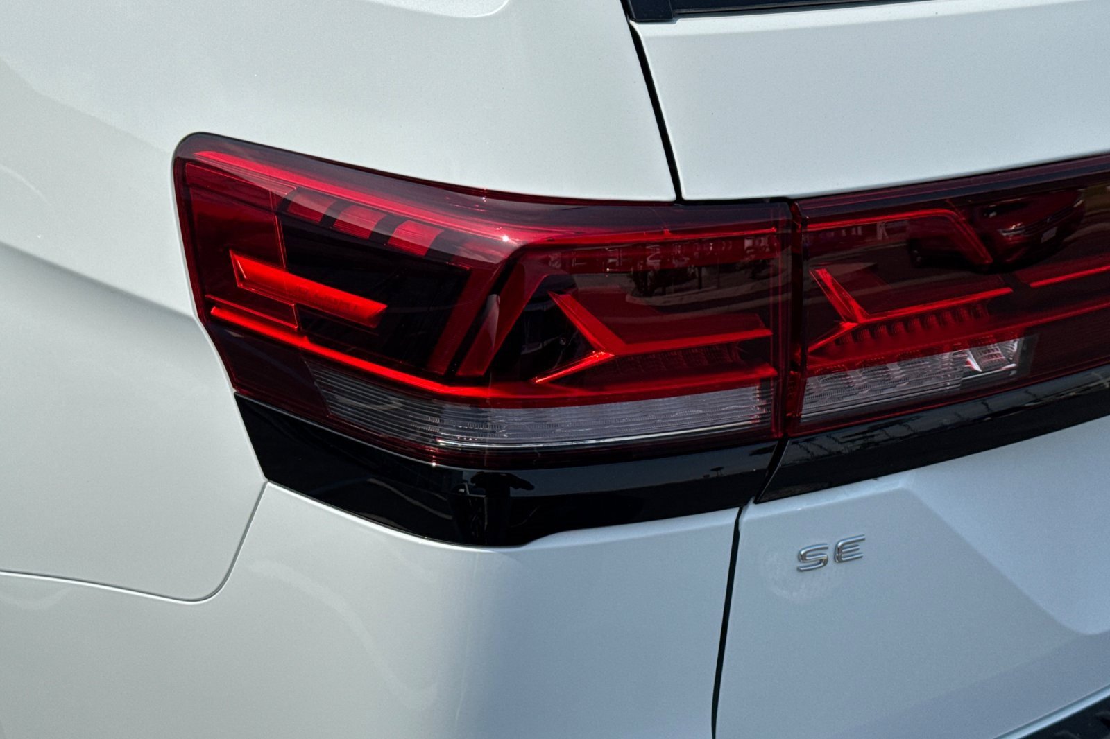 New 2025 Volkswagen Atlas Peak Edition SE image 7